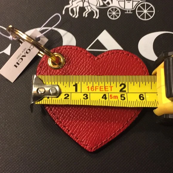đź’ĄHOST PICđź’ĄCOACH - HEART KEYCHAIN / KEYFOB (NWT) - Picture 8 of 9